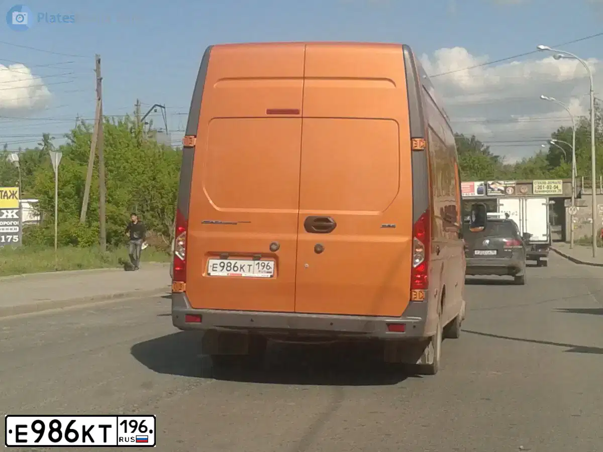 Фото автомобиля GAZ GAZEL NEXT, 2016 — госномер М366ХУ196. Цвет: желто-оранжевый