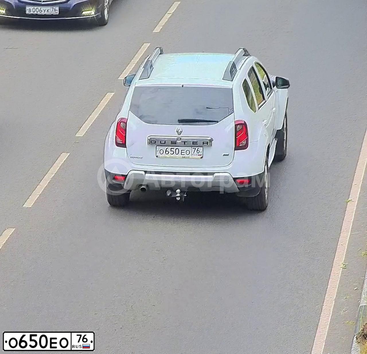 Фото автомобиля RENAULT DUSTER, 2015 — госномер О650ЕО76. Цвет: БЕЛЫЙ