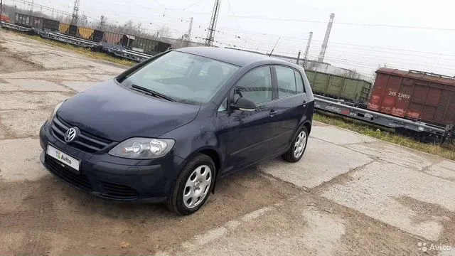 Фото автомобиля VOLKSWAGEN GOLF PLUS, 2007 — госномер К251РТ750. Цвет: Темно-синий