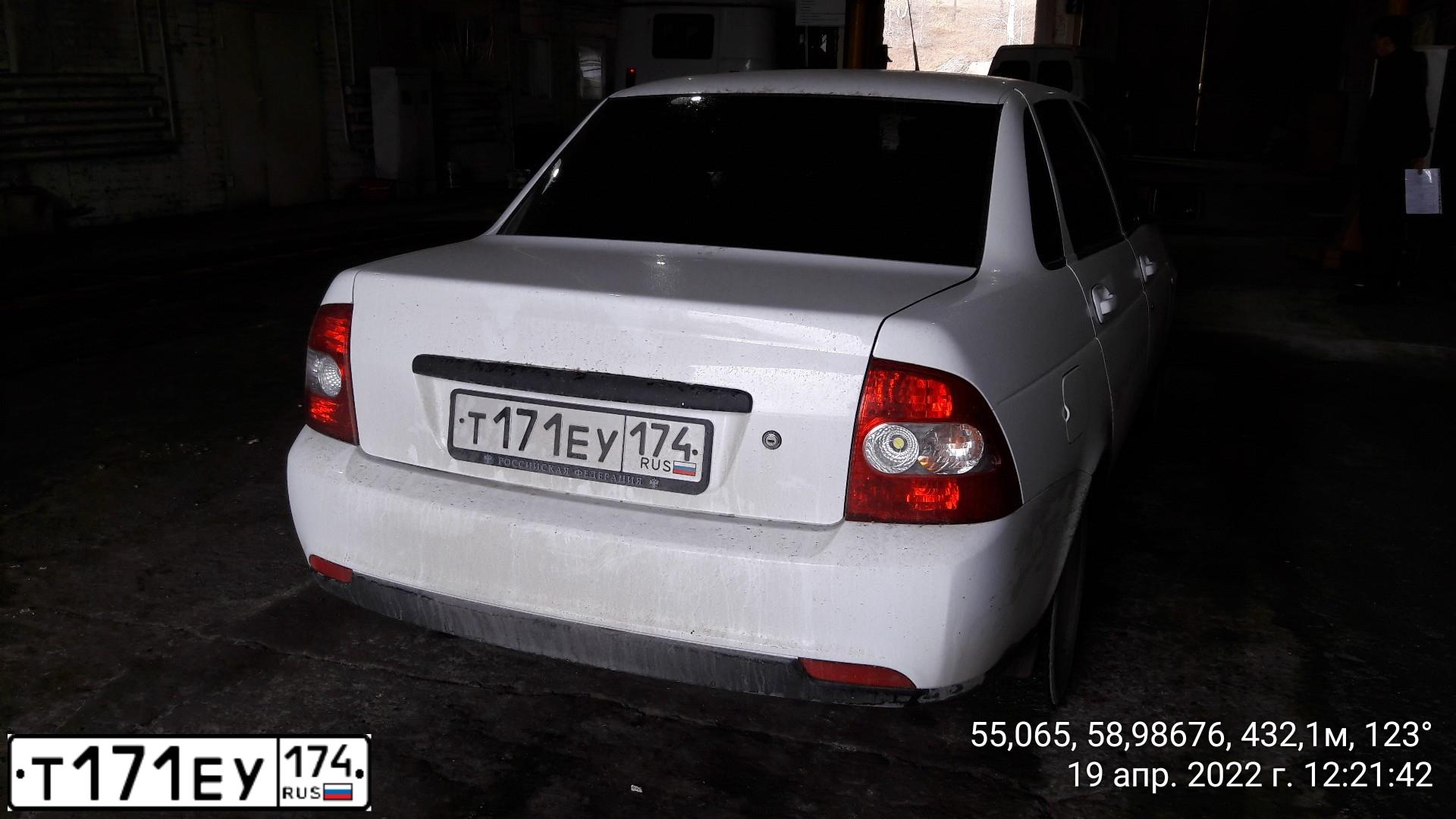Фото автомобиля LADA 2170 PRIORA, 2010 — госномер Т171ЕУ174. Цвет: Белый