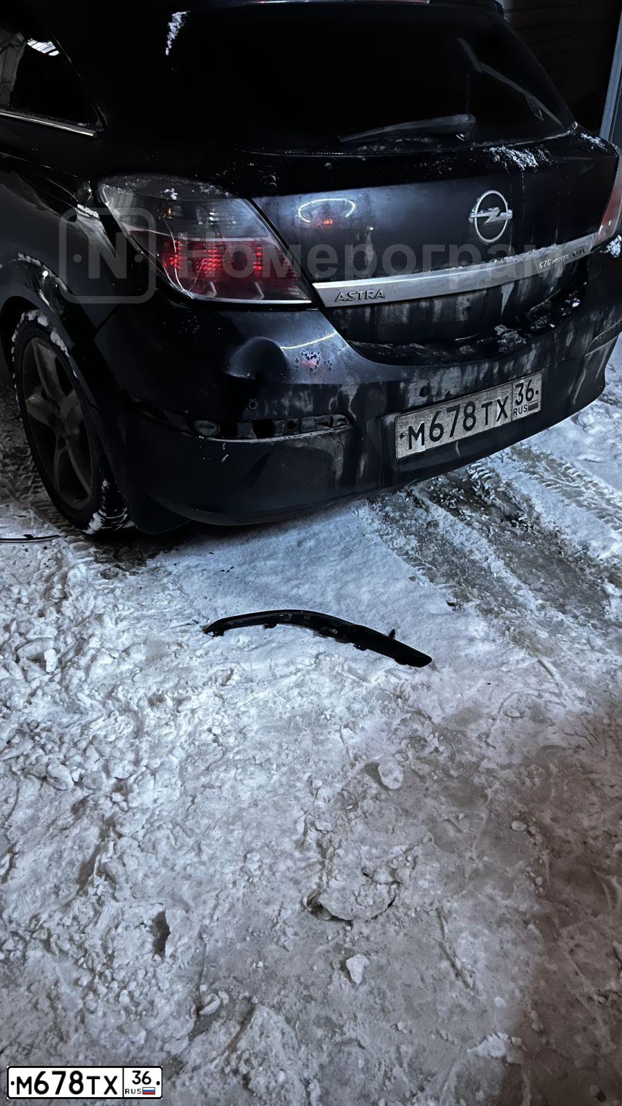 Фото автомобиля OPEL ASTRA, 2007 — госномер М678ТХ36. Цвет: ЧЕРНЫЙ