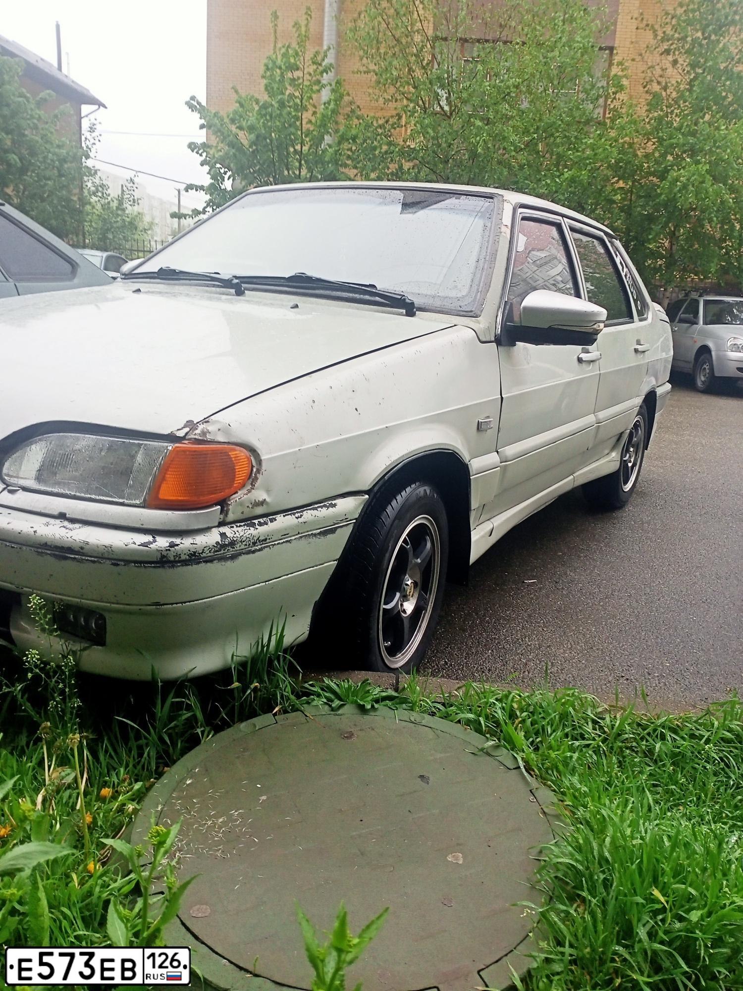 Фото автомобиля LADA 2115 SAMARA, 2004 — госномер Е573ЕВ126. Цвет: МОЛОЧНО-БЕЛЫЙ СЕРЕБР