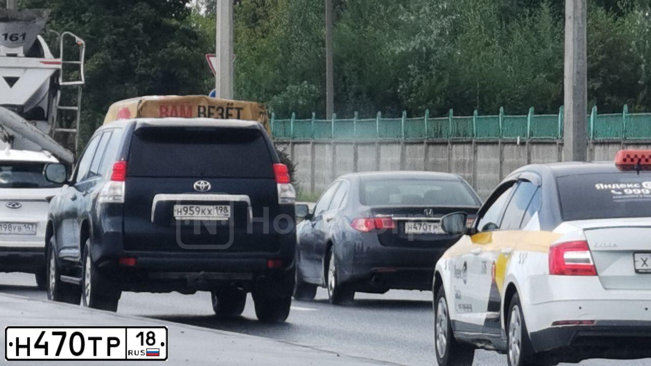Фото автомобиля RENAULT SANDERO, 2015 — госномер Н470ТР18. Цвет: ЧЕРНЫЙ