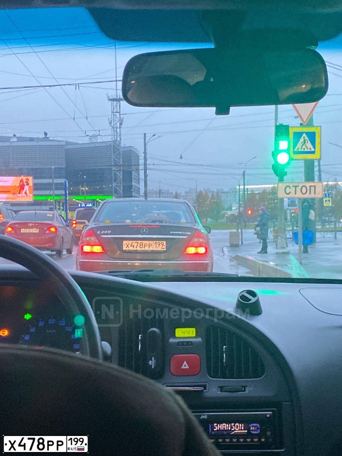 Фото автомобиля MERCEDES E-KLASSE, 2009 — госномер Х478РР199. Цвет: ЧЕРНЫЙ