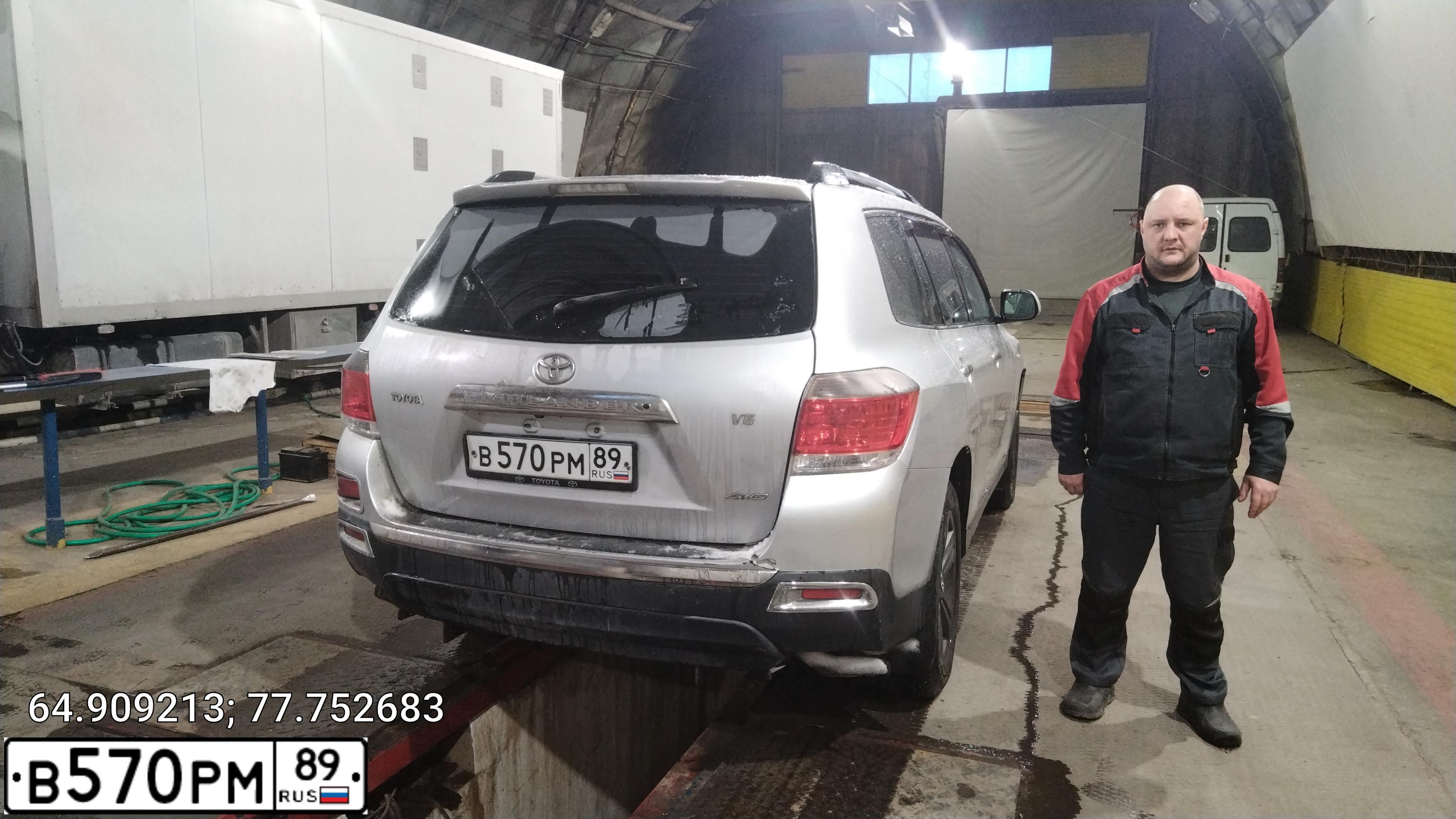 Фото автомобиля TOYOTA HIGHLANDER, 2011 — госномер У992ТО950. Цвет: Серебристый