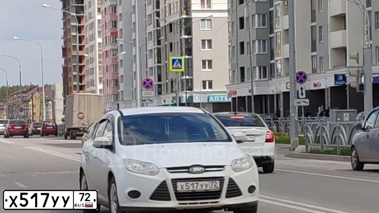 Фото автомобиля FORD FOCUS, 2013 — госномер Х517УУ72. Цвет: БЕЛЫЙ