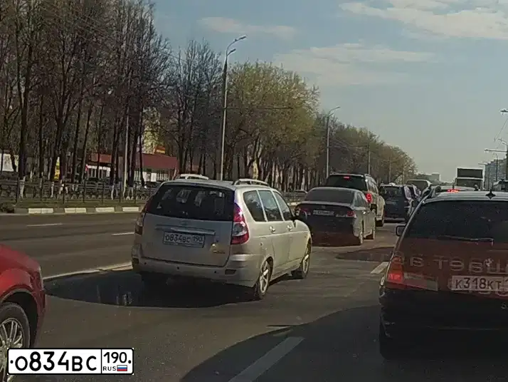 Фото автомобиля LADA 2171 PRIORA, 2010 — госномер А205РМ750. Цвет: СВЕТЛО-СЕРЕБ МЕТАЛИК