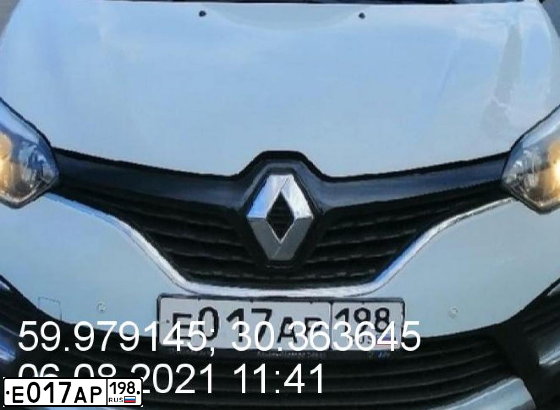 Фото автомобиля RENAULT KAPTUR, 2017 — госномер Е017АР198. Цвет: Белый черный 