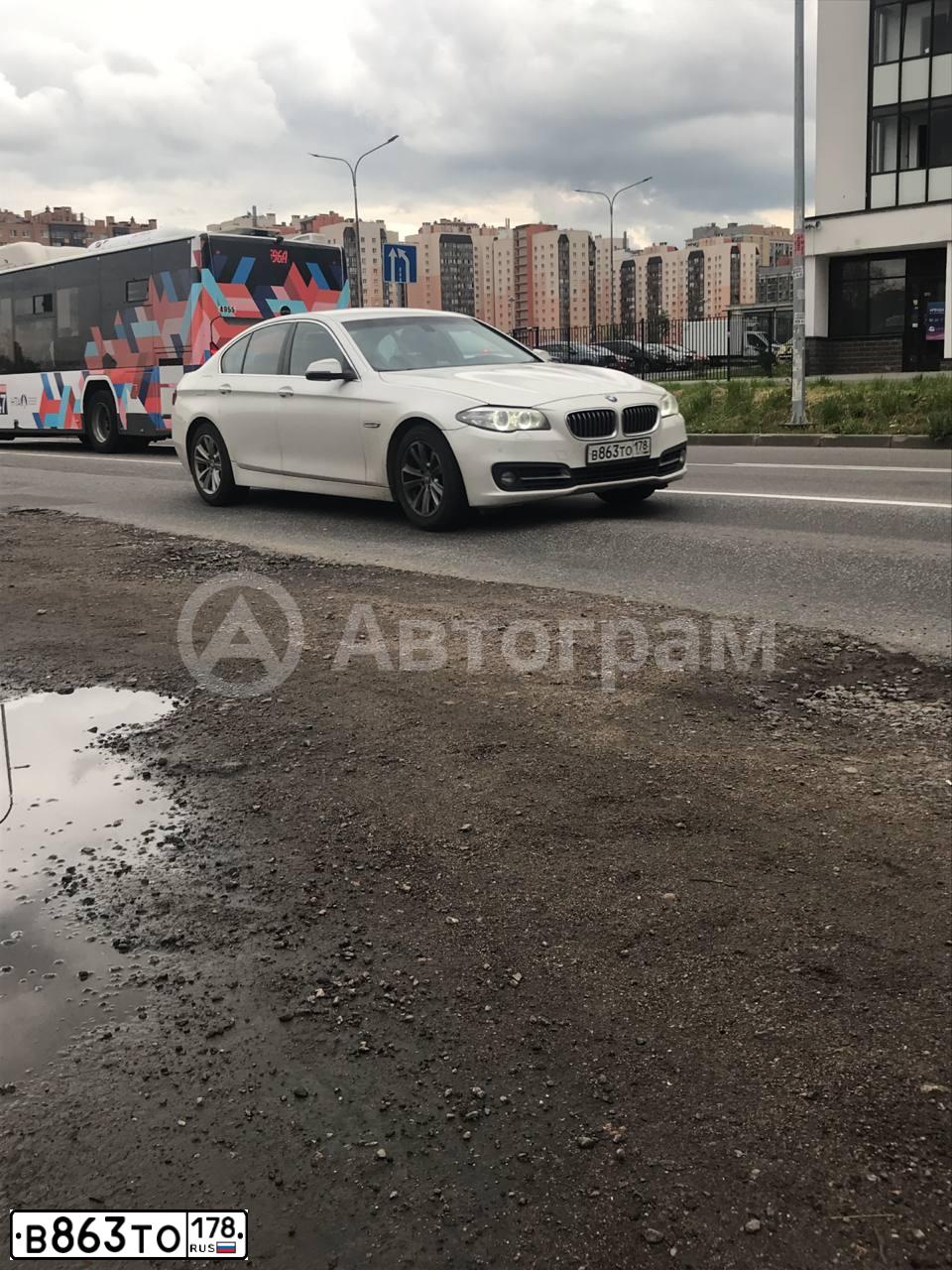 Фото автомобиля BMW SERIE 5, 2014 — госномер В863ТО178. Цвет: БЕЛЫЙ МЕТАЛЛИК