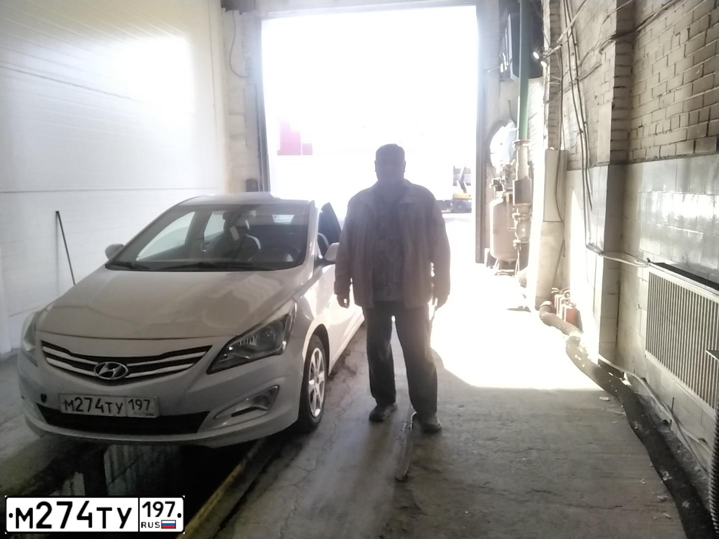 Фото автомобиля HYUNDAI SOLARIS, 2012 — госномер М274ТУ197. Цвет: СЕРЫЙ