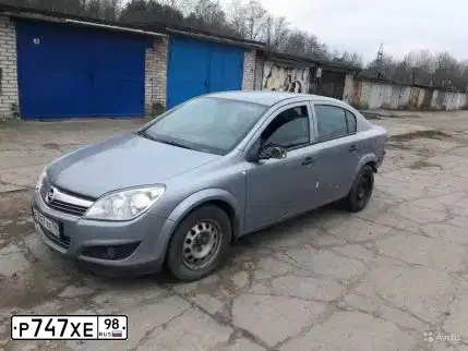 Фото автомобиля OPEL ASTRA, 2008 — госномер Р747ХЕ98. Цвет: СЕРЫЙ