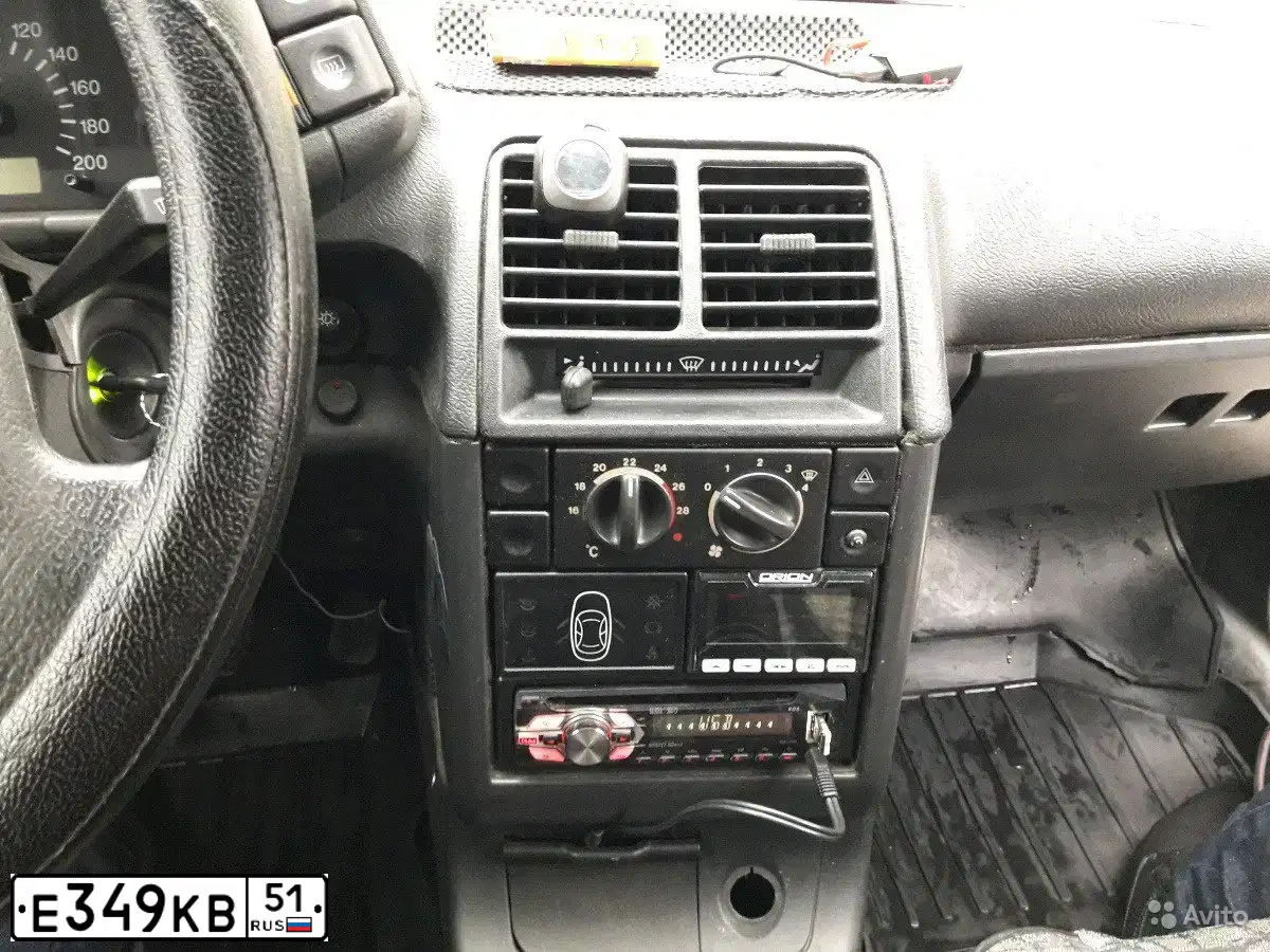 Фото автомобиля LADA 2112, 2005 — госномер Е349КВ51. Цвет: МОЛОЧНО-БЕЛЫЙ СЕРЕБРИСТЫЙ