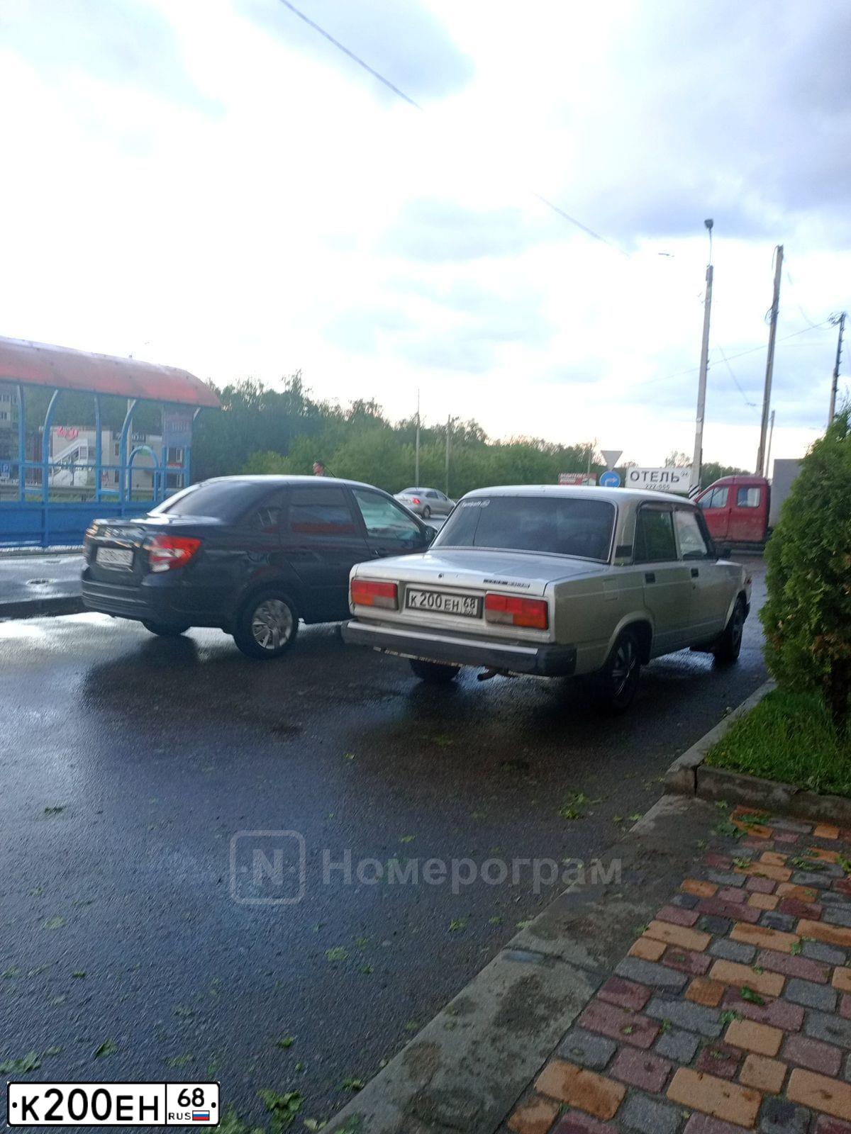 Фото автомобиля LADA 2107, 2010 — госномер К200ЕН68. Цвет: СВЕТЛО-СЕРЕБРИСТЫЙ МЕТАЛЛ