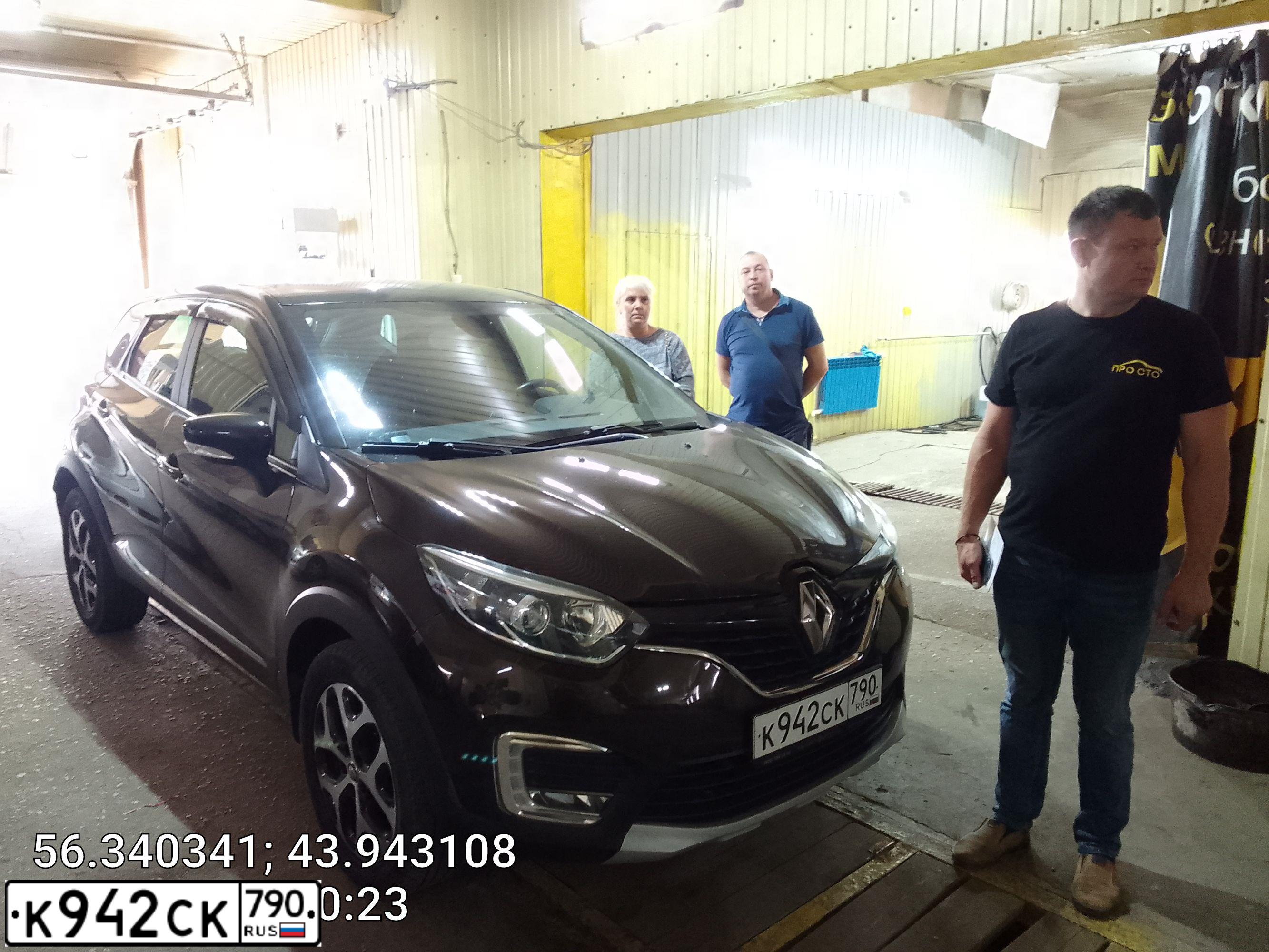 Фото автомобиля RENAULT KAPTUR, 2017 — госномер К942СК790. Цвет: КОРИЧНЕВЫЙ ЧЕРНЫЙ