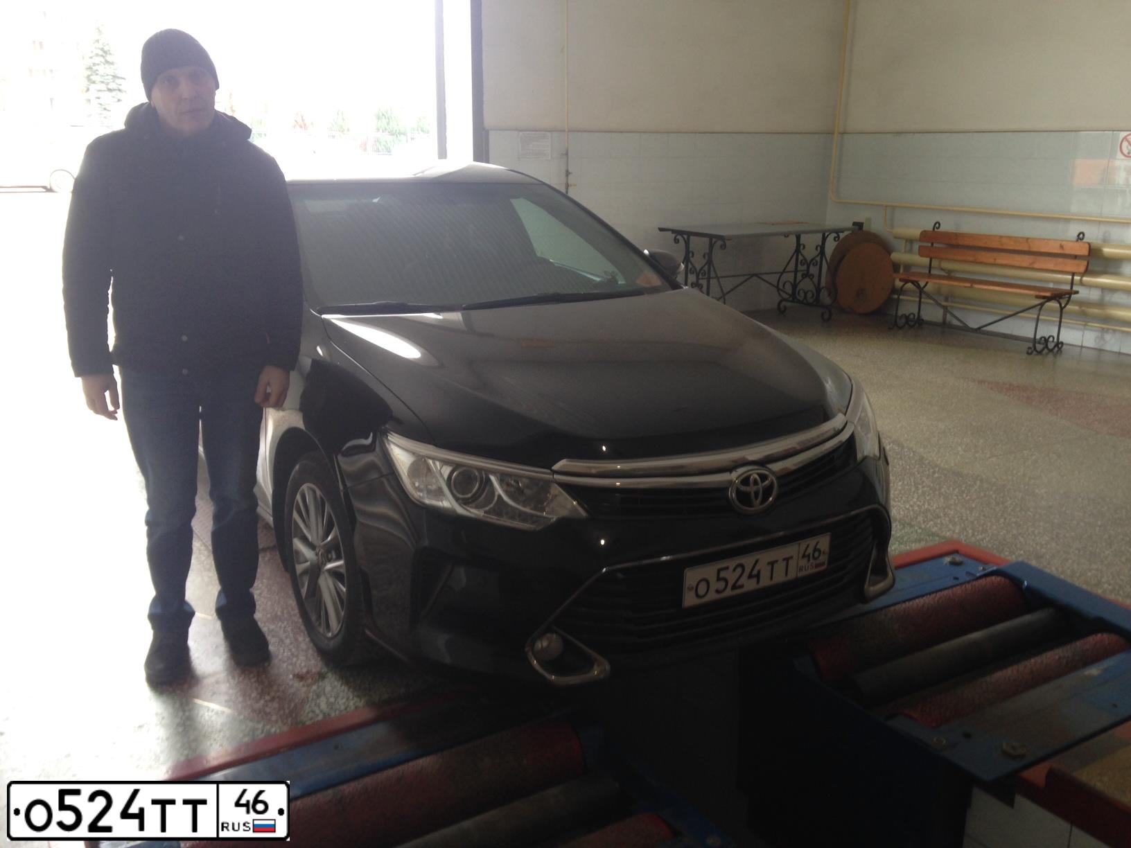 Фото автомобиля TOYOTA CAMRY, 2016 — госномер О524ТТ46. Цвет: ЧЕРНЫЙ МЕТАЛЛИК