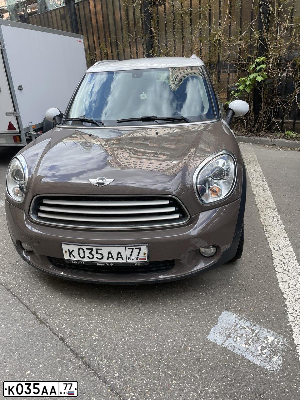 Фото автомобиля MINI MINI COOPER COUNTRYMAN, 2011. Цвет: КОРИЧНЕВЫЙ СВЕТЛЫЙ
