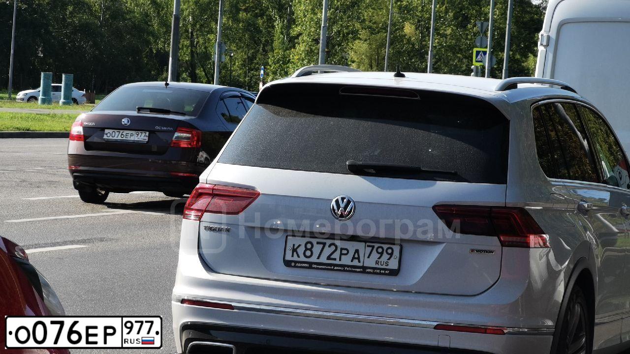 Фото автомобиля SKODA OCTAVIA, 2017 — госномер О076ЕР977. Цвет: Коричневый