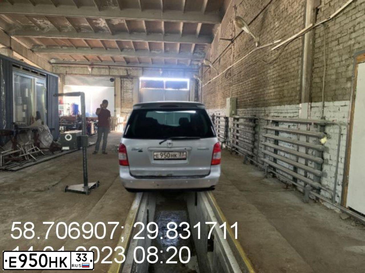 Фото автомобиля MAZDA MPV, 2001 — госномер К191АР977. Цвет: СЕРЕБРИСТЫЙ