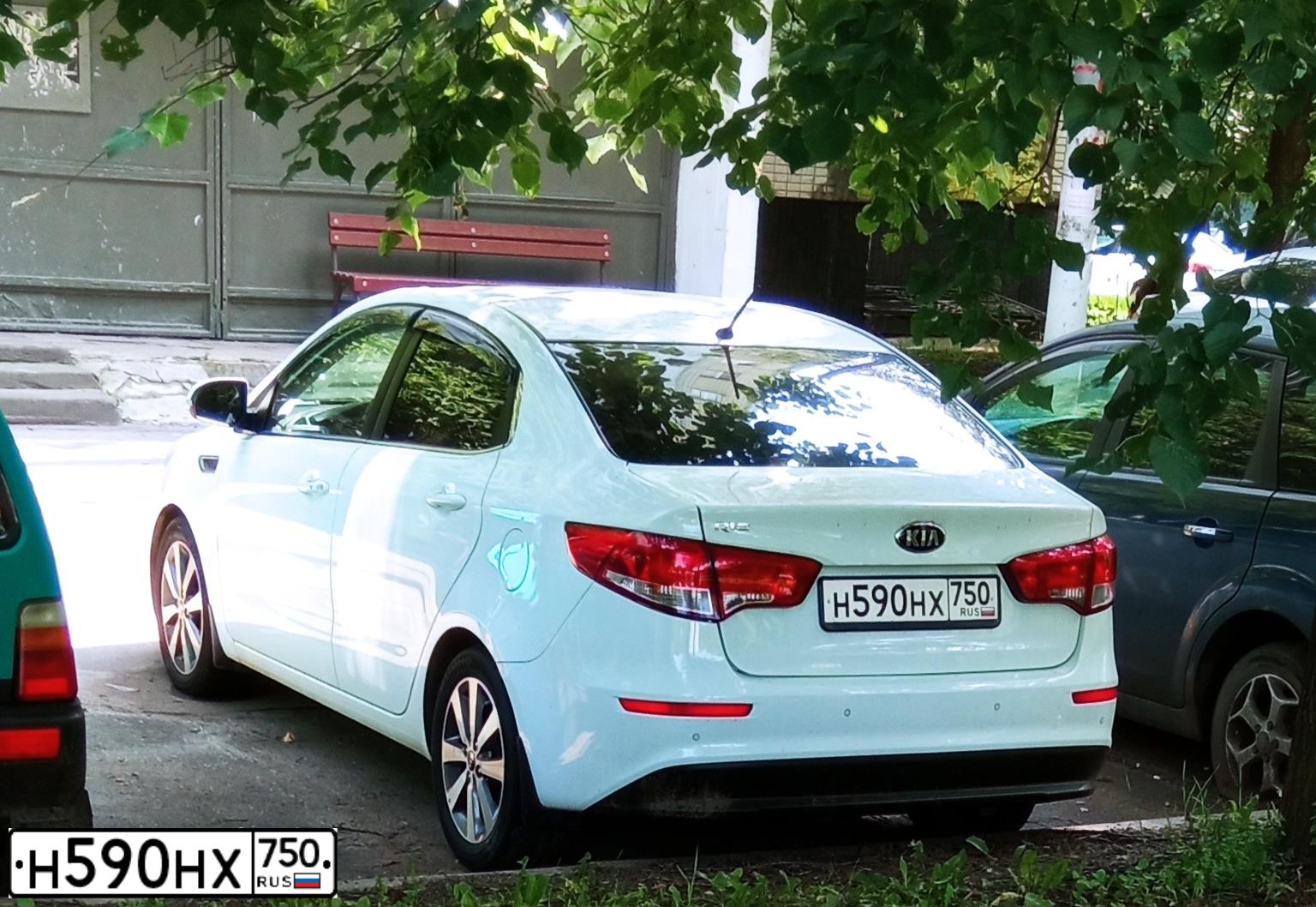 Фото автомобиля КИА РИО, 2016 — госномер Е425СО797. Цвет: БЕЛЫЙ
