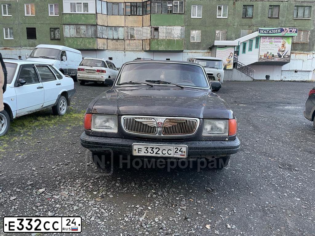 Фото автомобиля GAZ 3110 WOLGA, 1999 — госномер Е332СС24. Цвет: КОРИЧНЕВЫЙ