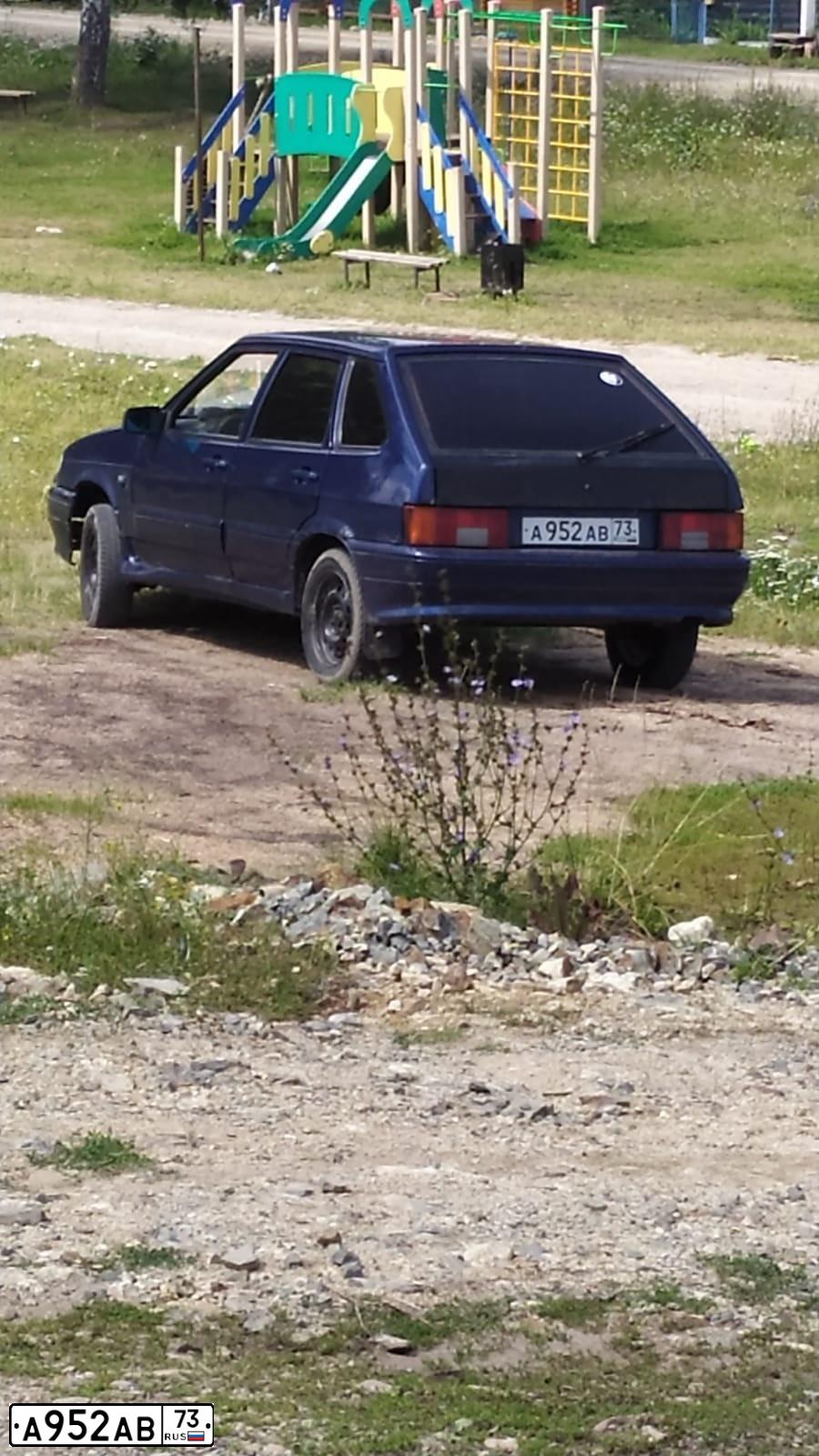 Фото автомобиля LADA 2114 SAMARA, 2005 — госномер А952АВ73. Цвет: Серебристо-темно-синий
