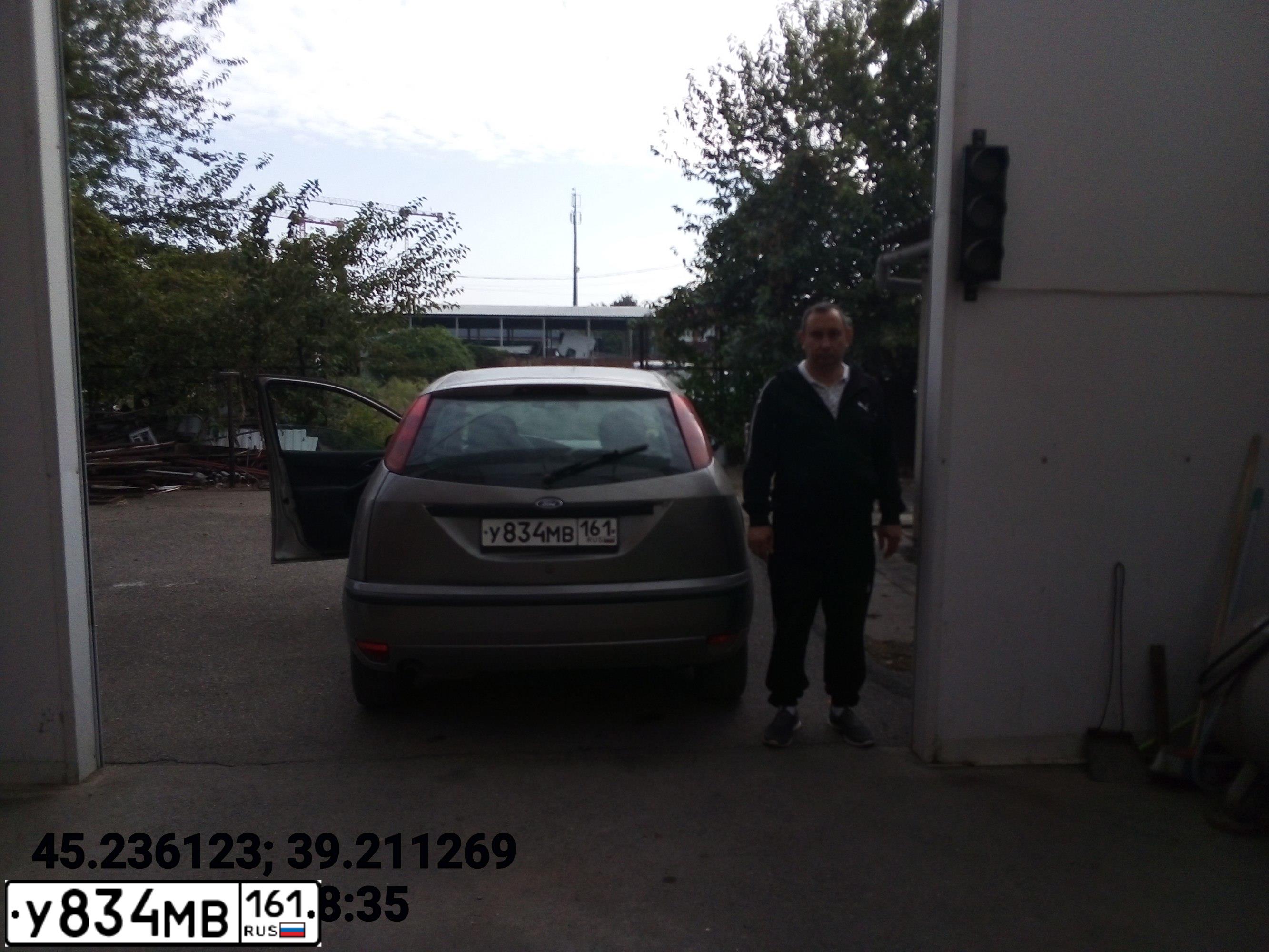 Фото автомобиля FORD FOCUS, 2002 — госномер У834МВ161. Цвет: СВЕТЛО-КОРИЧНЕВЫЙ