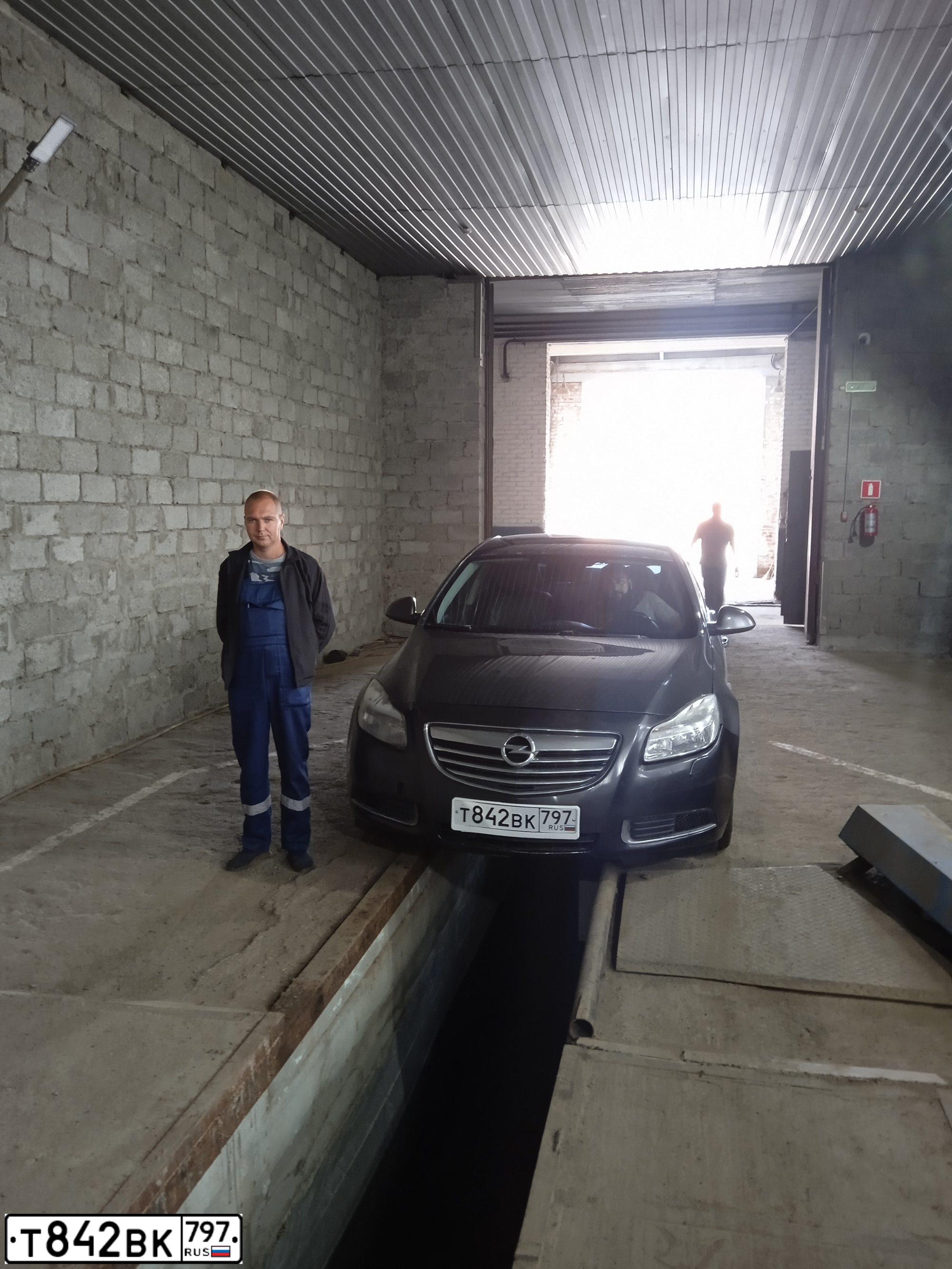 Фото автомобиля OPEL INSIGNIA, 2008 — госномер Т842ВК797. Цвет: ТЕМНО-СЕРЫЙ