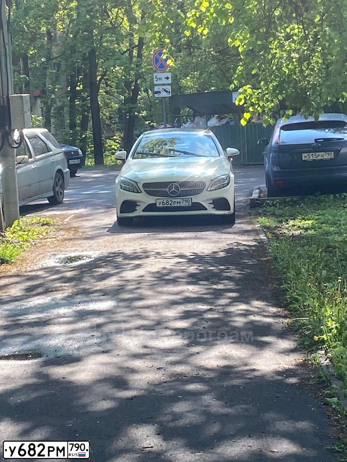 Фото автомобиля MERCEDES C-KLASSE, 2019 — госномер У682РМ790. Цвет: Белый