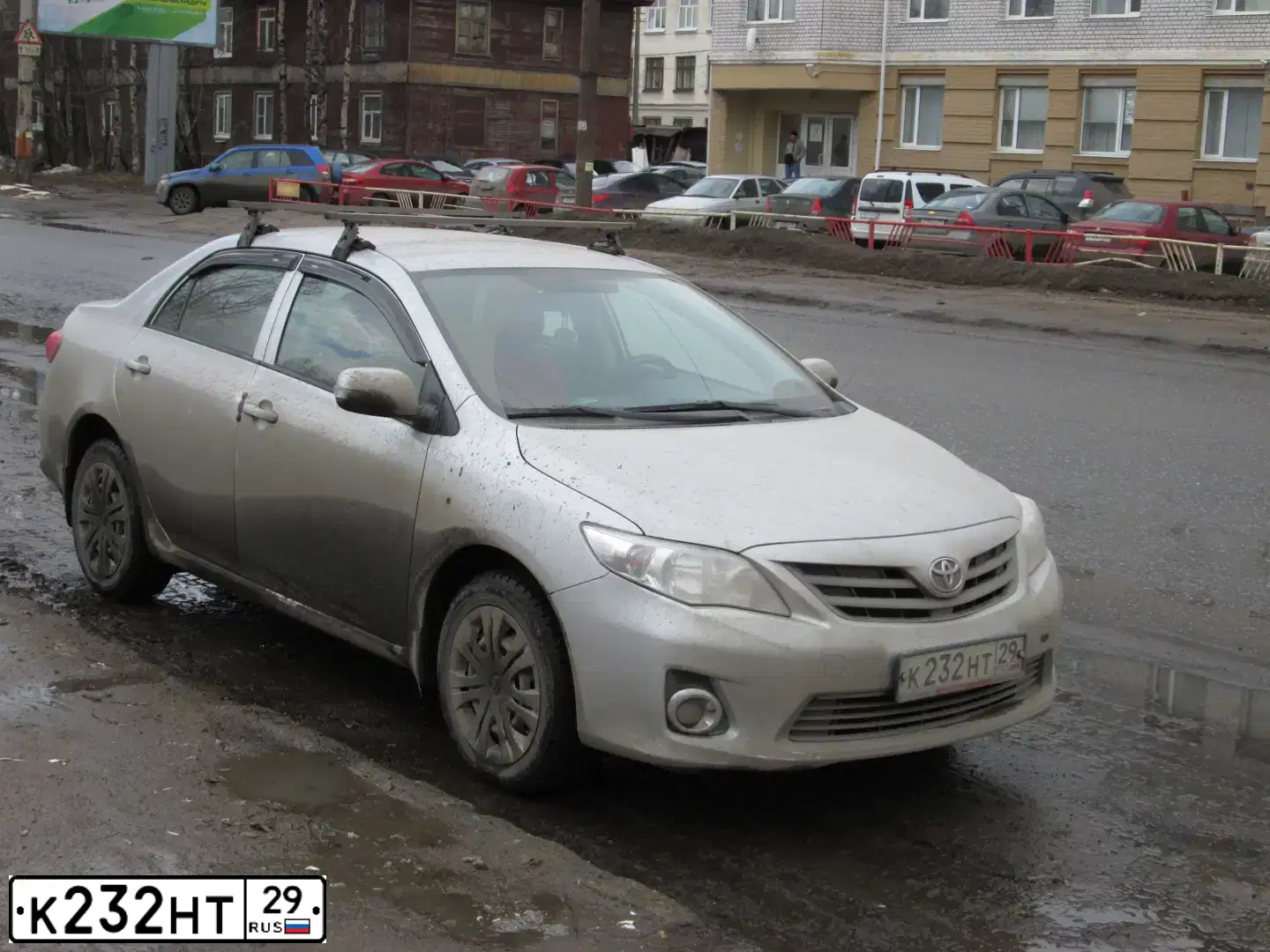 Фото автомобиля TOYOTA COROLLA, 2011 — госномер К232НТ29. Цвет: СВЕТЛО-СЕРЫЙ