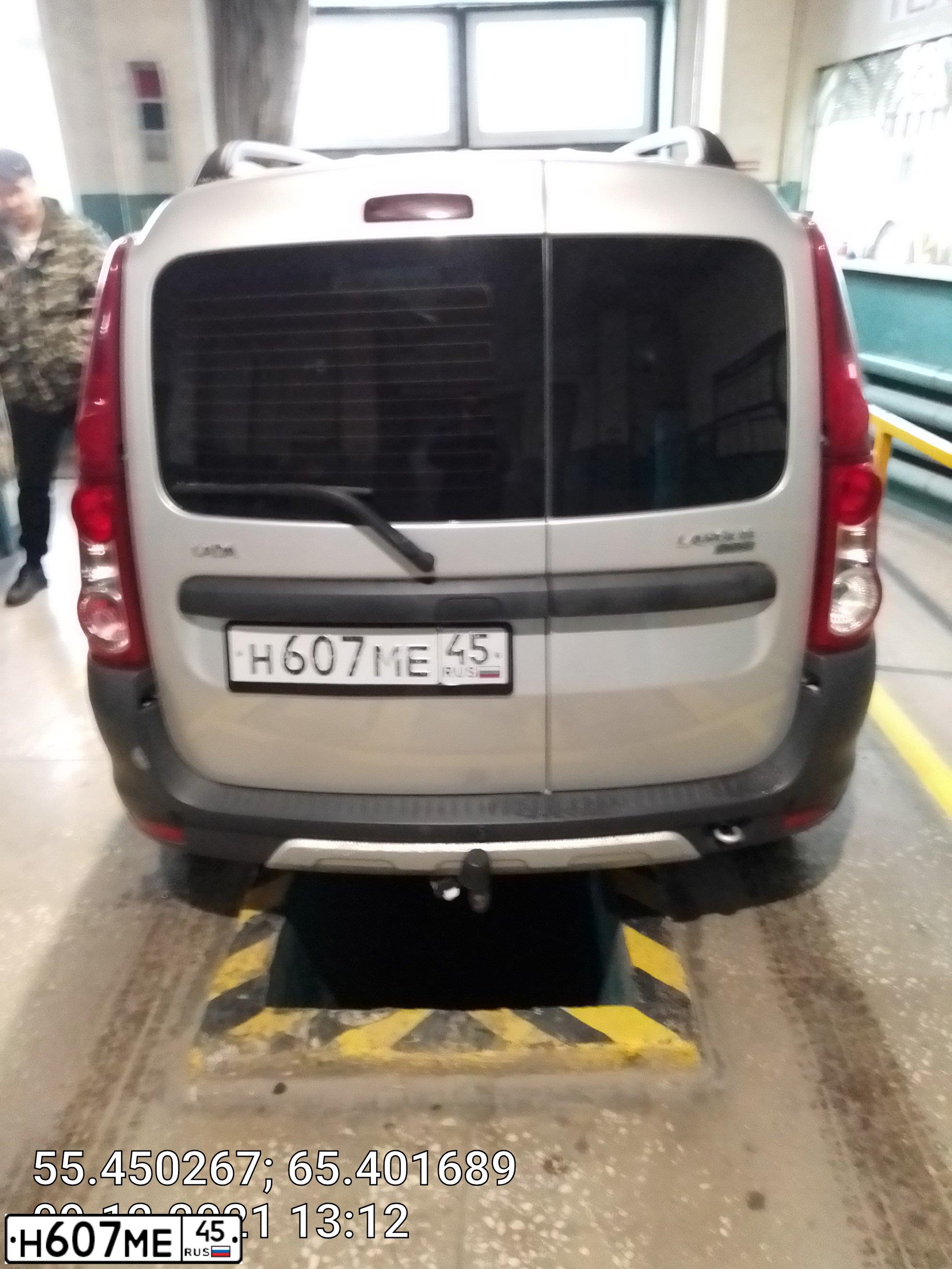 Фото автомобиля LADA LARGUS, 2017 — госномер Н607МЕ45