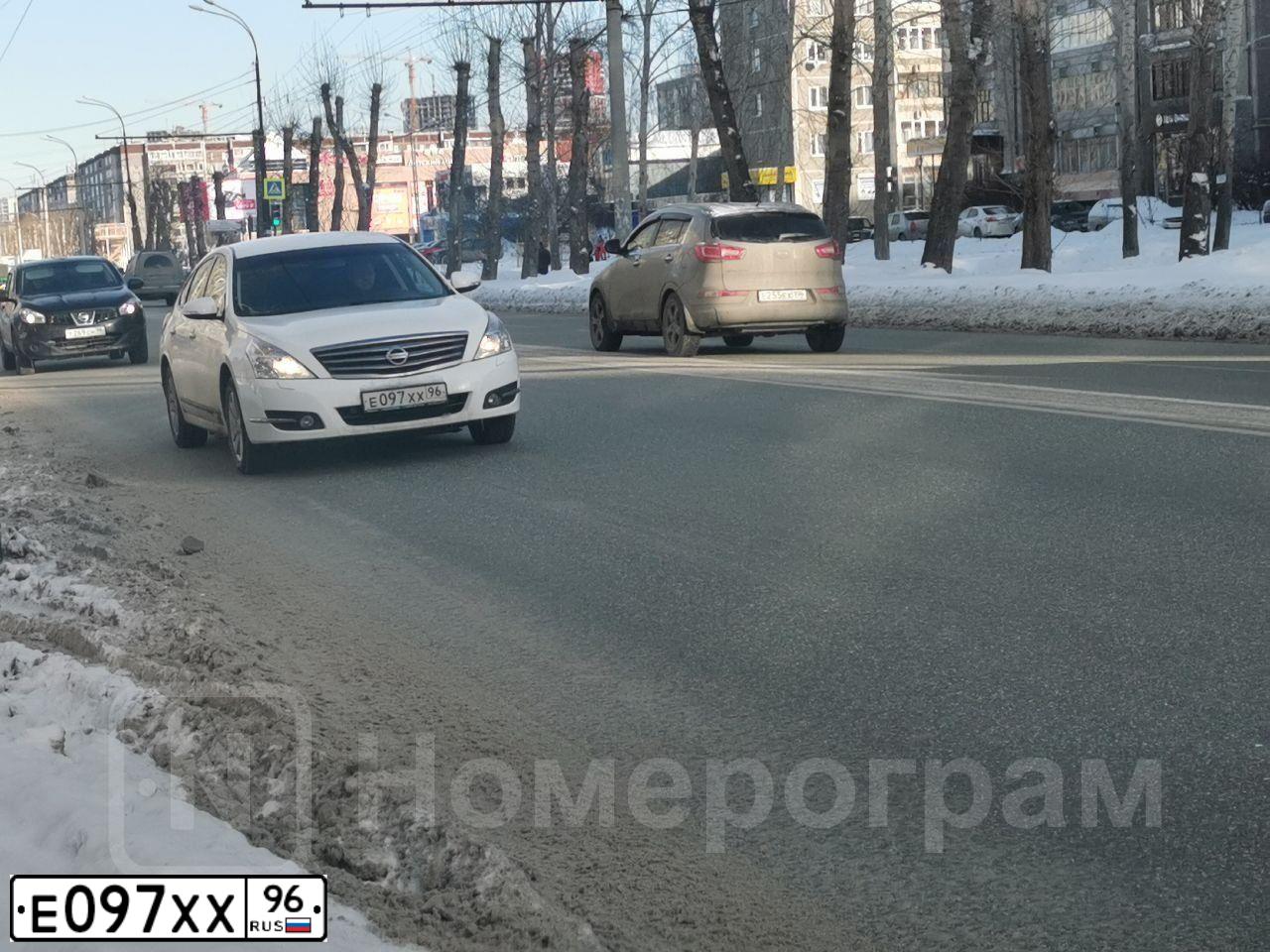 Фото автомобиля NISSAN TEANA, 2013 — госномер Е097ХХ96. Цвет: БЕЛЫЙ