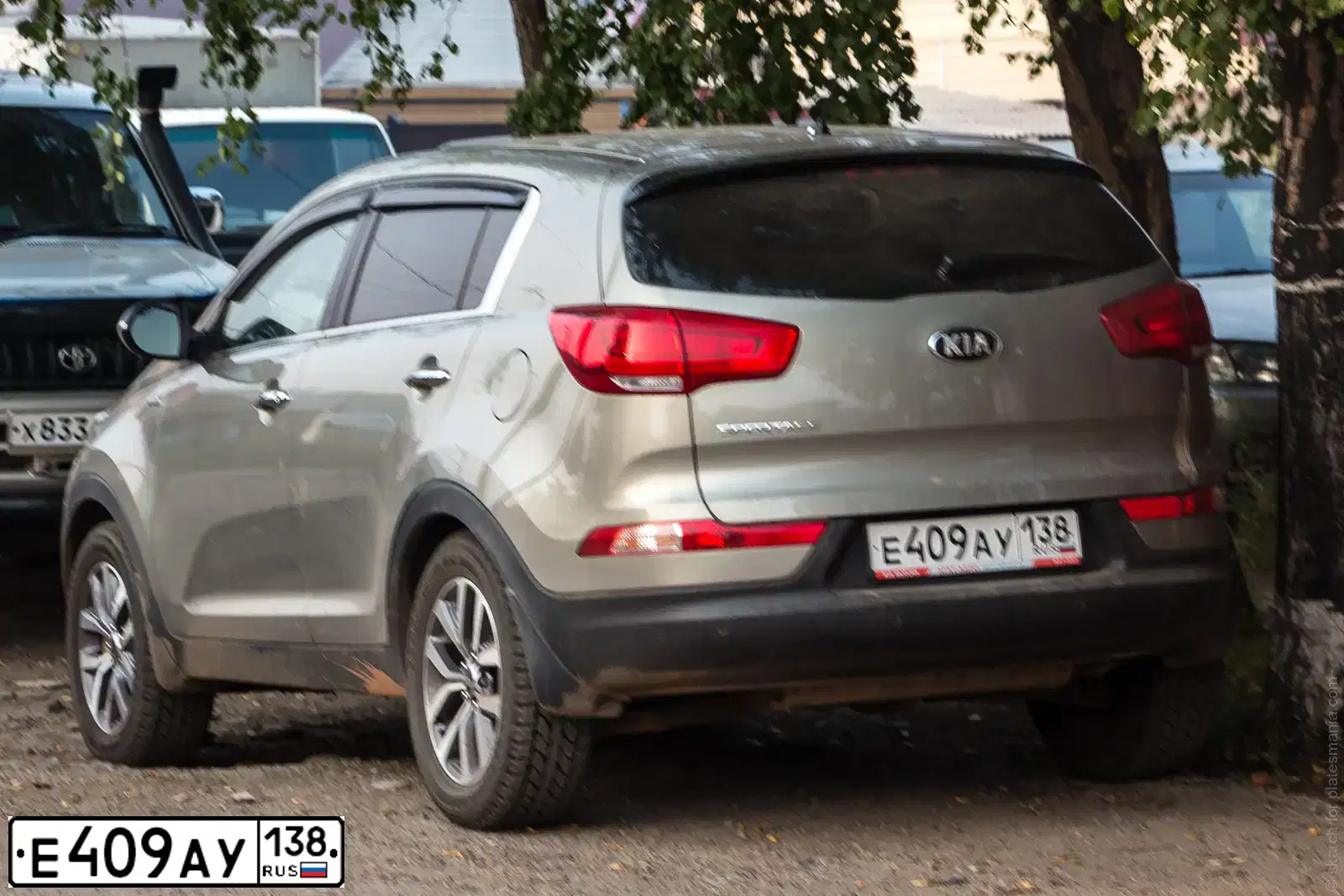 Фото автомобиля KIA SPORTAGE, 2015 — госномер Х800УМ38. Цвет: серебристый