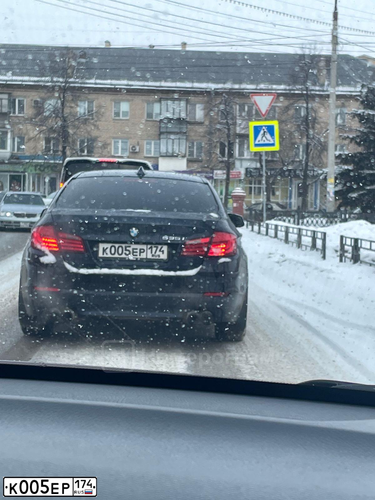Фото автомобиля DAEWOO NEXIA, 2005 — госномер М111ВУ774. Цвет: ПЕРЛАМУТРОВО-СЕРЕБР