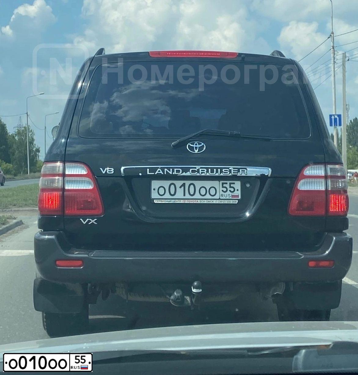 Фото автомобиля TOYOTA LANDCRUISER, 2003 — госномер О010ОО55. Цвет: ЧЕРНЫЙ