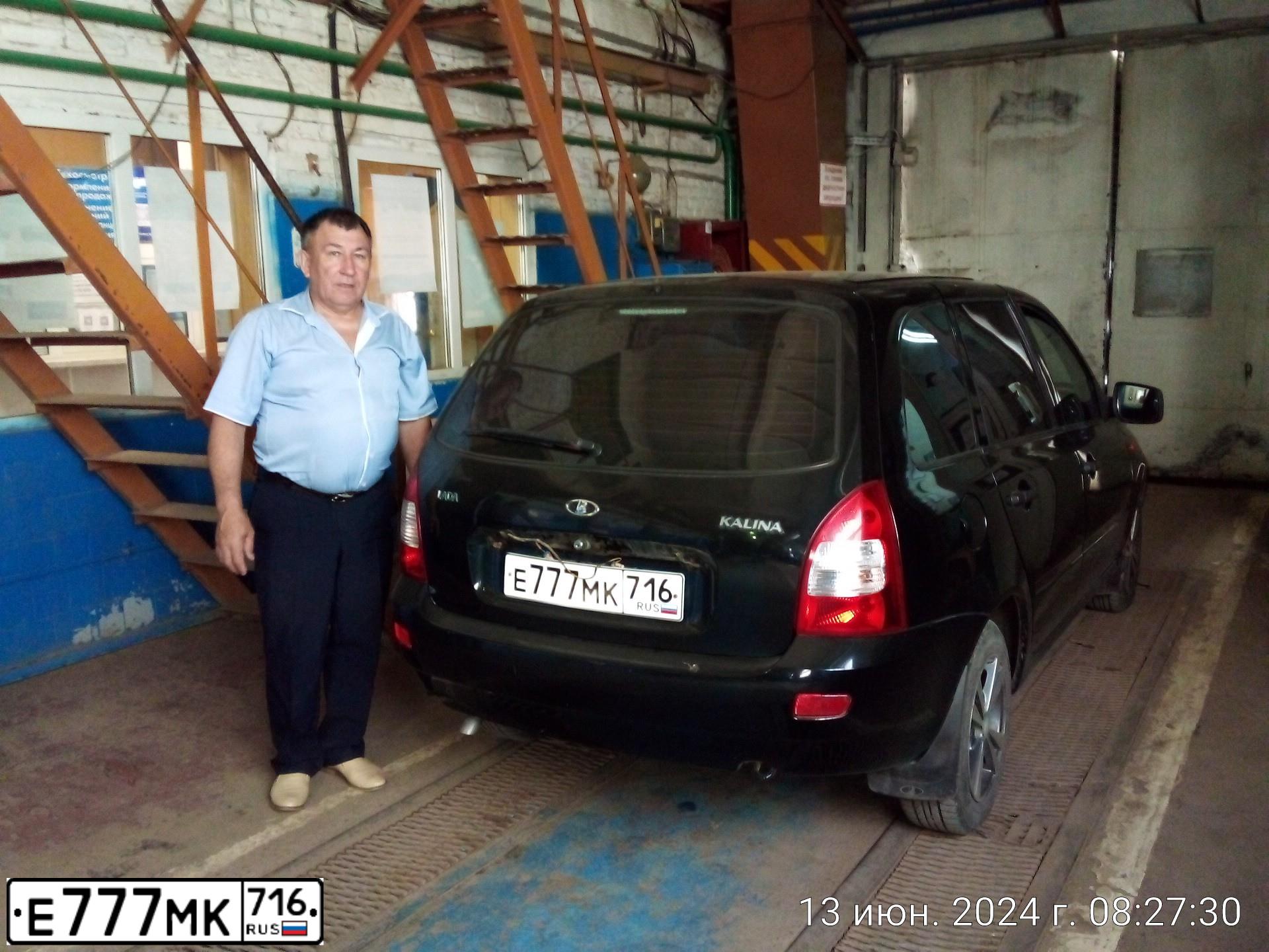 Фото автомобиля LADA 1117 KALINA, 2011 — госномер Е777МК716. Цвет: Сине-Черный