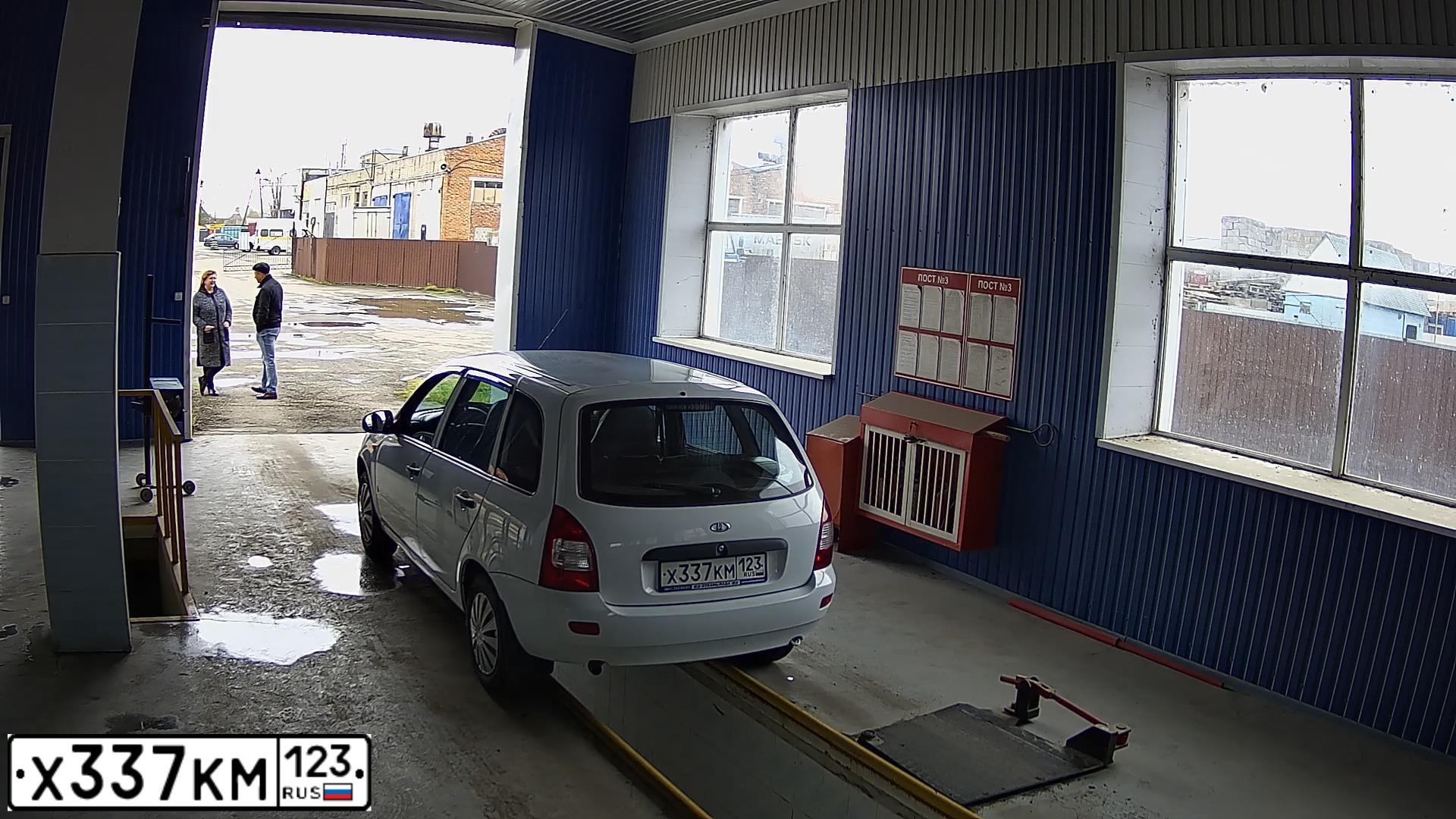 Фото автомобиля LADA 1117 KALINA, 2012 — госномер Х337КМ123. Цвет: БЕЛЫЙ