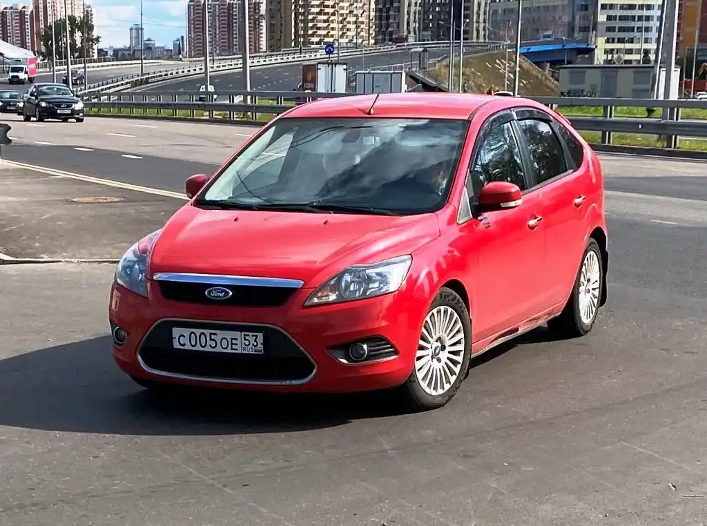 Фото автомобиля LADA 2113 SAMARA, 2006 — госномер С005ОЕ53. Цвет: ГРАФИТОВЫЙ МЕТАЛЛИК