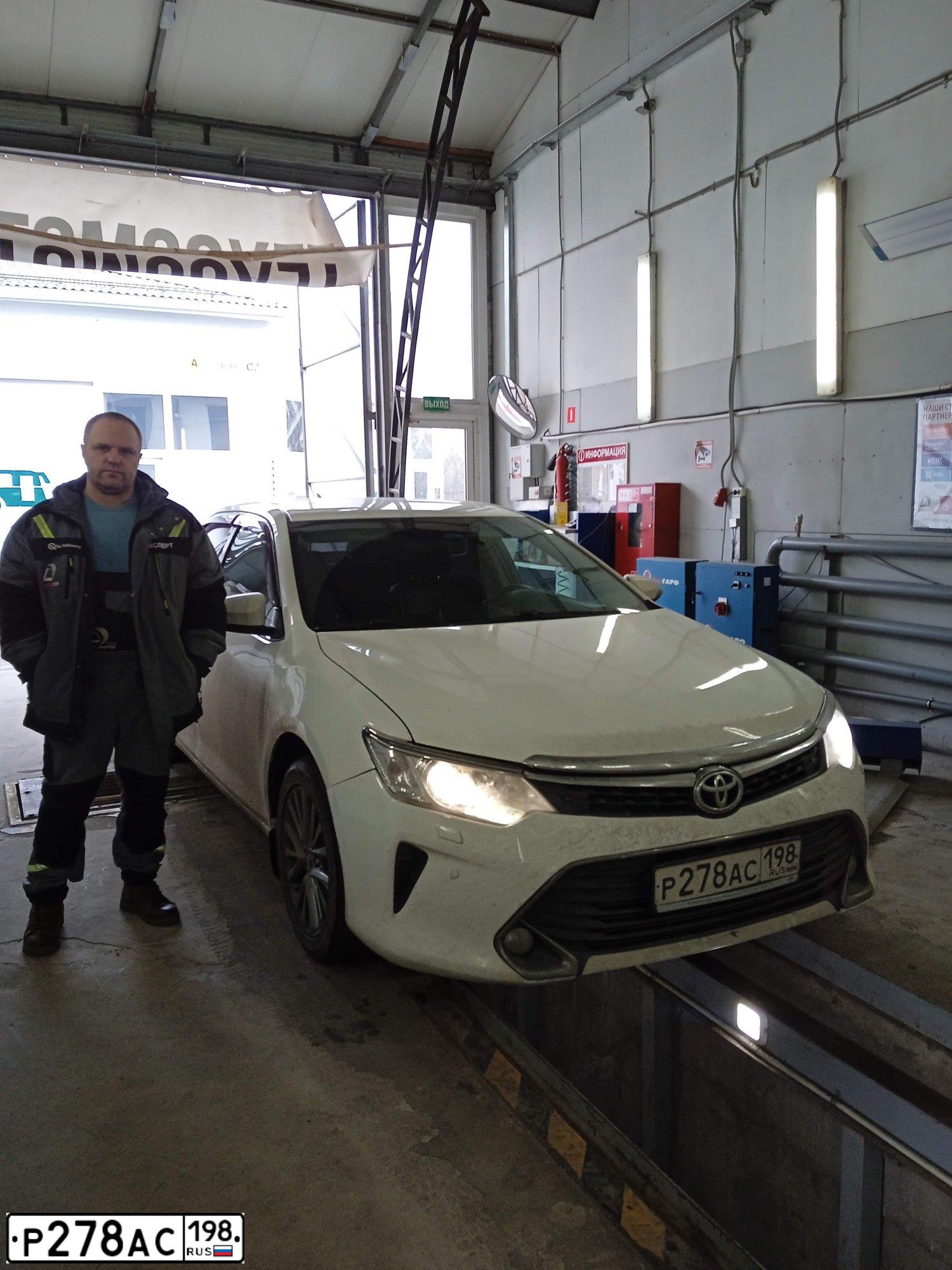 Фото автомобиля TOYOTA CAMRY, 2017 — госномер Е314ТС95. Цвет: Белый