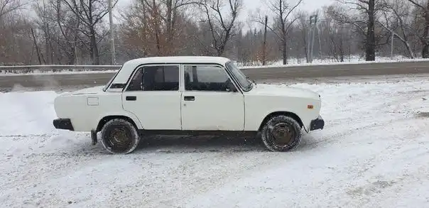 Фото автомобиля LADA 2107, 2011 — госномер Т307АЕ142. Цвет: Белый