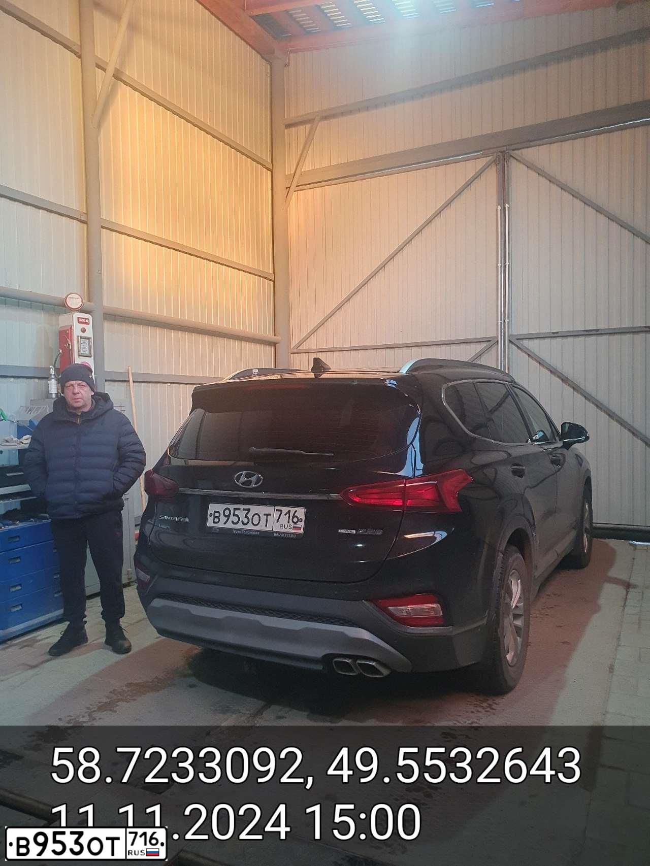 Фото автомобиля HYUNDAI SANTA FE, 2018 — госномер С258ХТ43. Цвет: ЧЕРНЫЙ