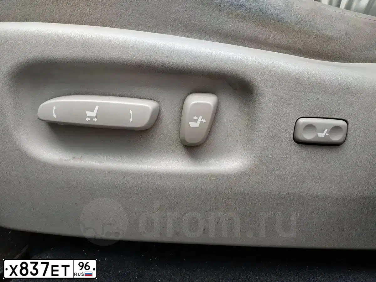 Фото автомобиля LEXUS RX, 2010 — госномер Х837ЕТ96. Цвет: Белый