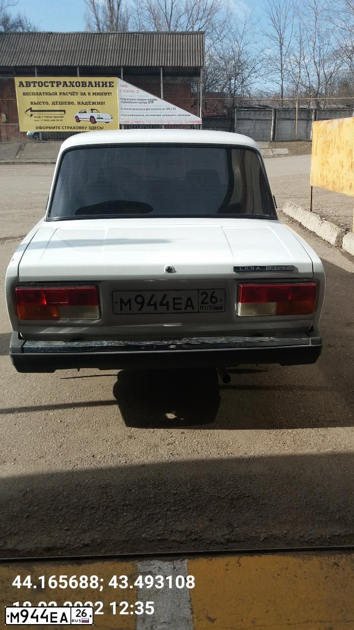 Фото автомобиля LADA 2107 LADA, 2008 — госномер М944ЕА26. Цвет: ЯРКО-БЕЛЫЙ