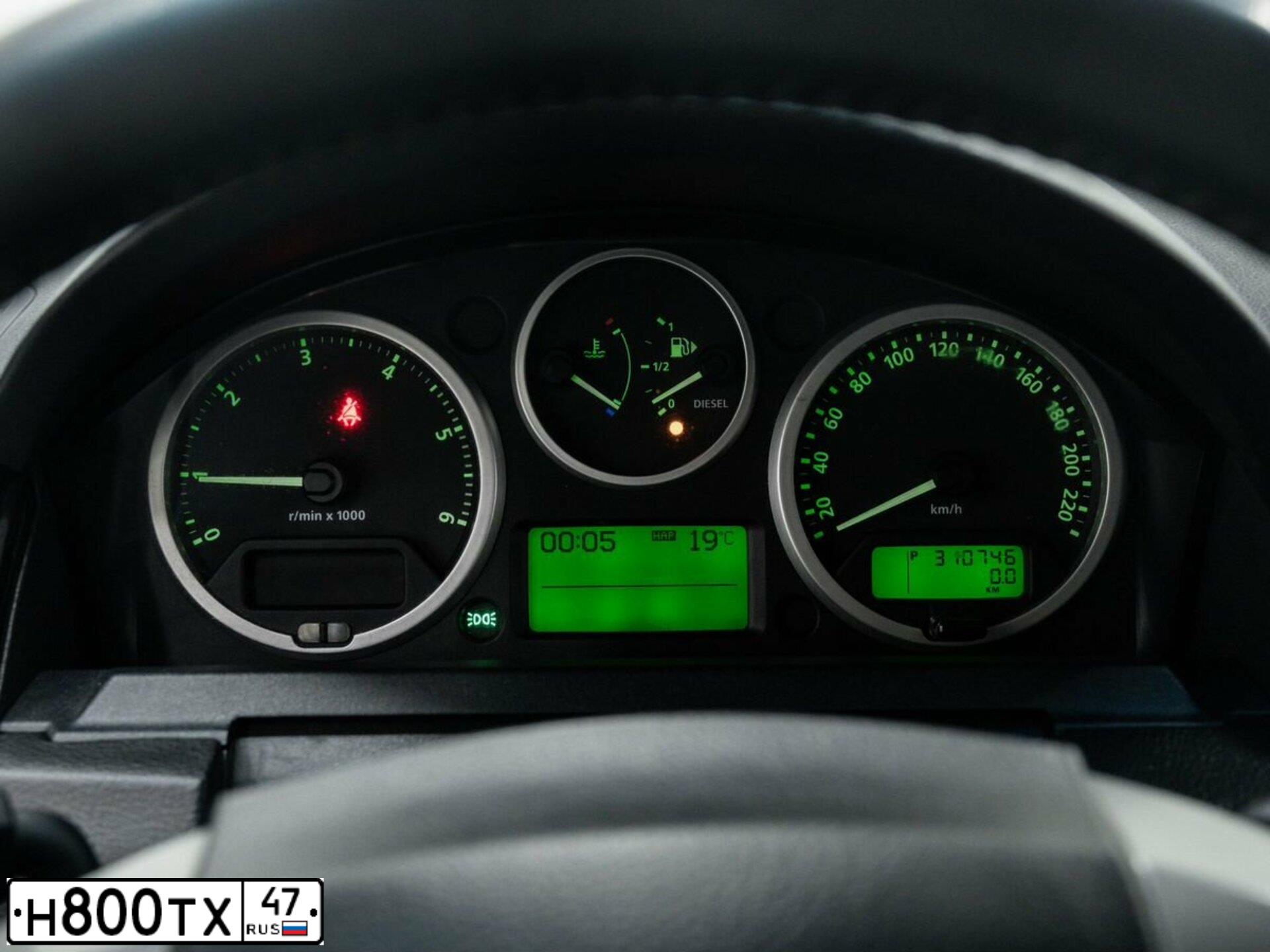 Фото автомобиля LAND ROVER DISCOVERY, 2008 — госномер В596ЕХ550. Цвет: ЧЕРНЫЙ