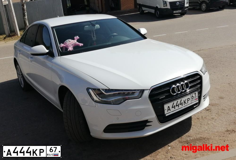 Фото автомобиля AUDI A6, 2013 — госномер А444КР67. Цвет: Белый