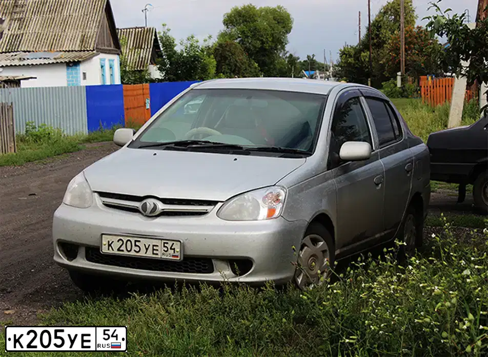 Фото автомобиля ТОЙОТАПЛАТЦ, 2004 — госномер К205УЕ54