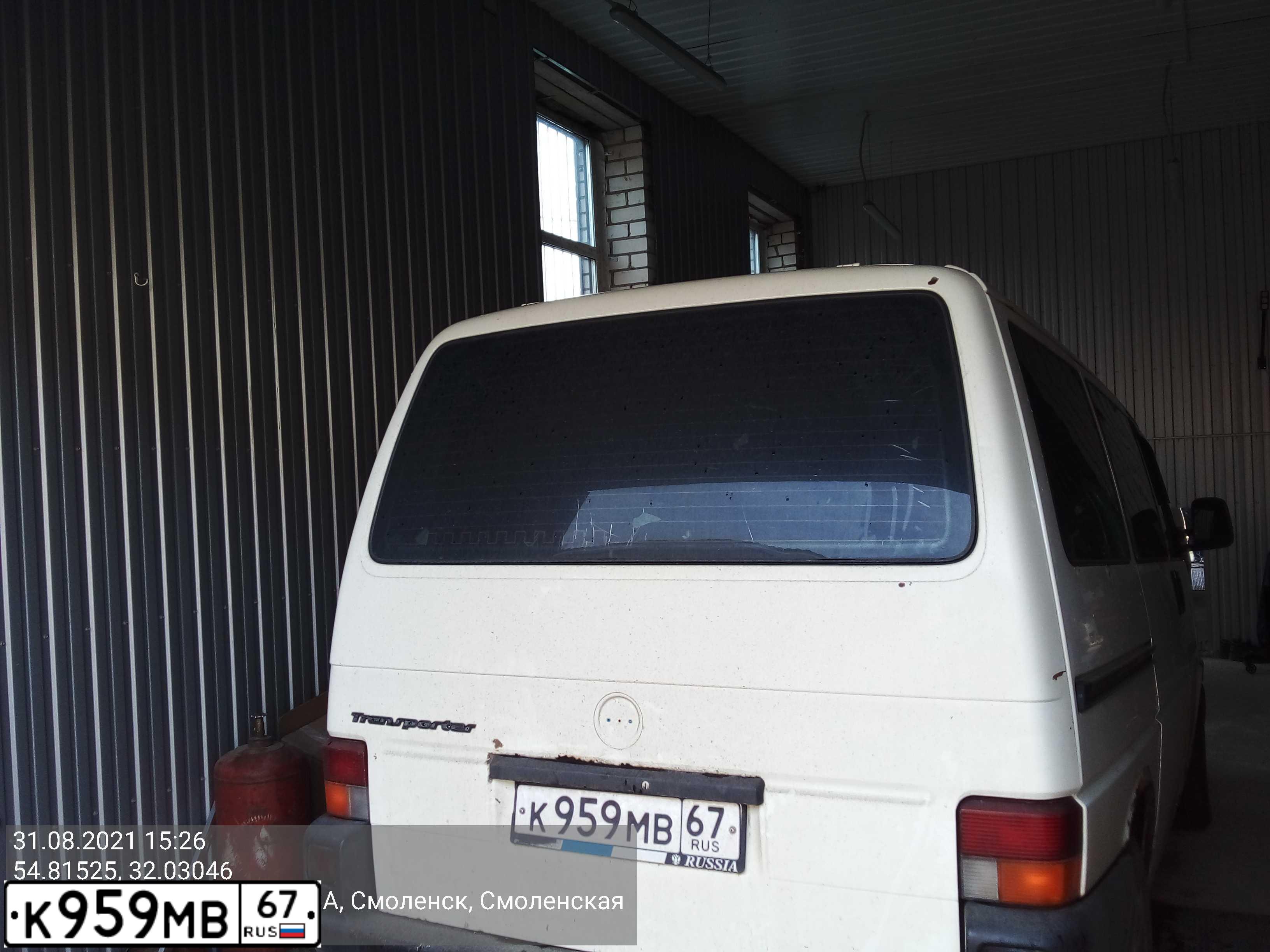 Фото автомобиля VOLKSWAGEN TRANSPORTER, 2001 — госномер К959МВ67. Цвет: ЧЕРНЫЙ