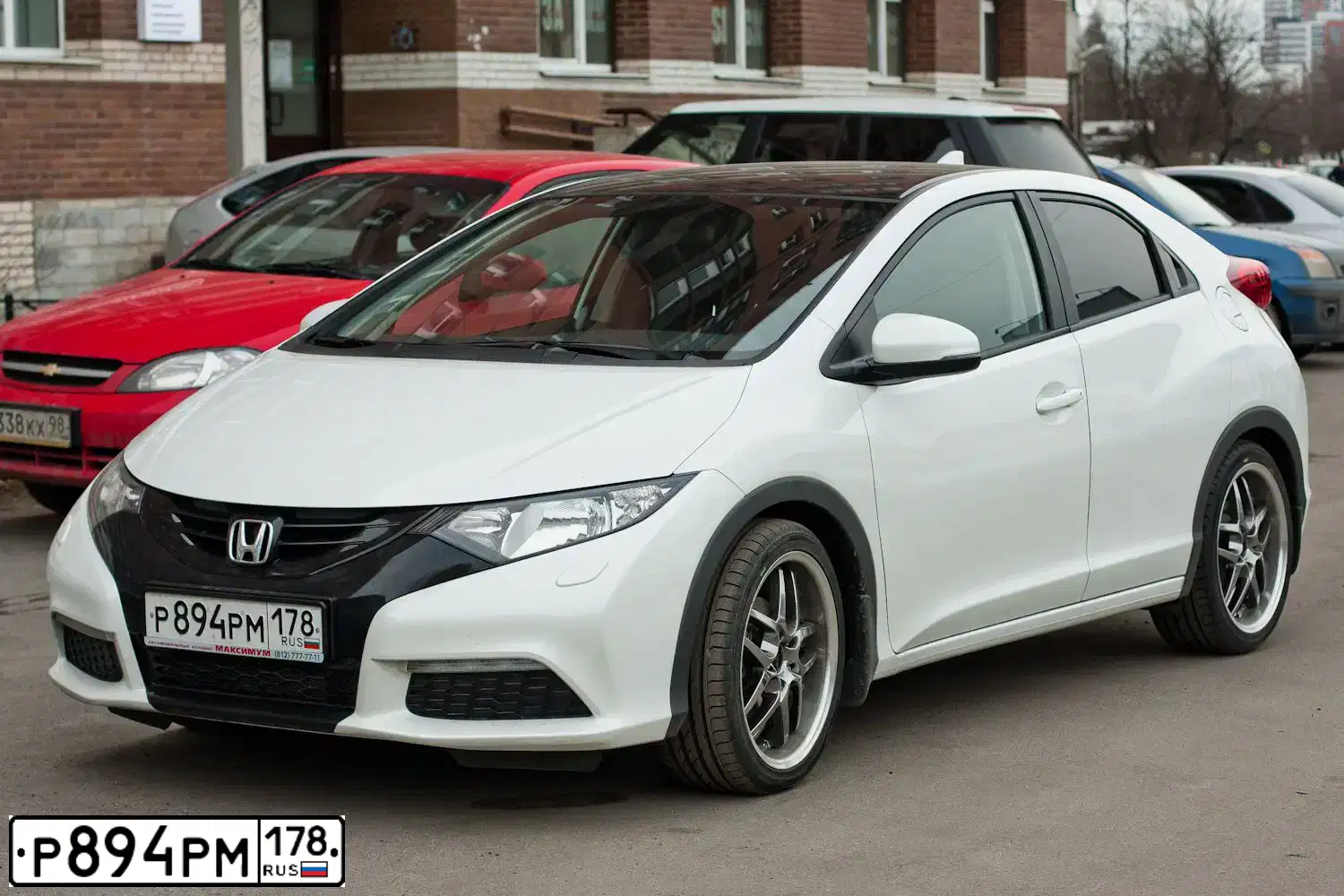 Фото автомобиля HONDA CIVIC, 2013 — госномер Т802МН31. Цвет: БЕЛЫЙ