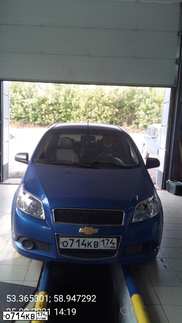 Фото автомобиля CHEVROLET AVEO, 2010 — госномер О714КВ174. Цвет: синий