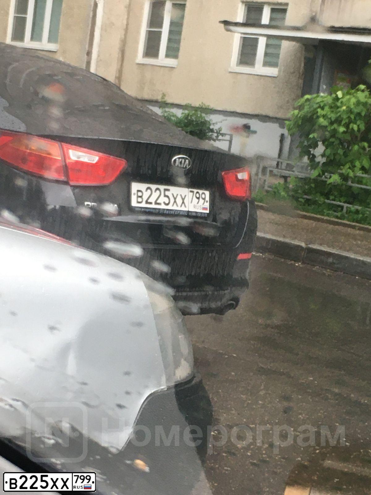 Фото автомобиля KIA MAGENTIS / OPTIMA, 2015 — госномер В225ХХ799. Цвет: ЧЕРНЫЙ