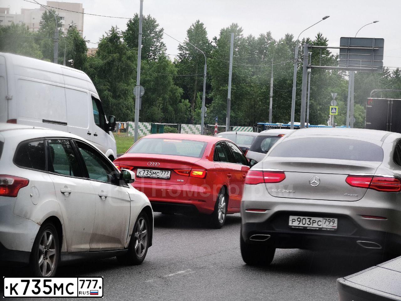 Фото автомобиля AUDI A3, 2014 — госномер К735МС777. Цвет: Красный